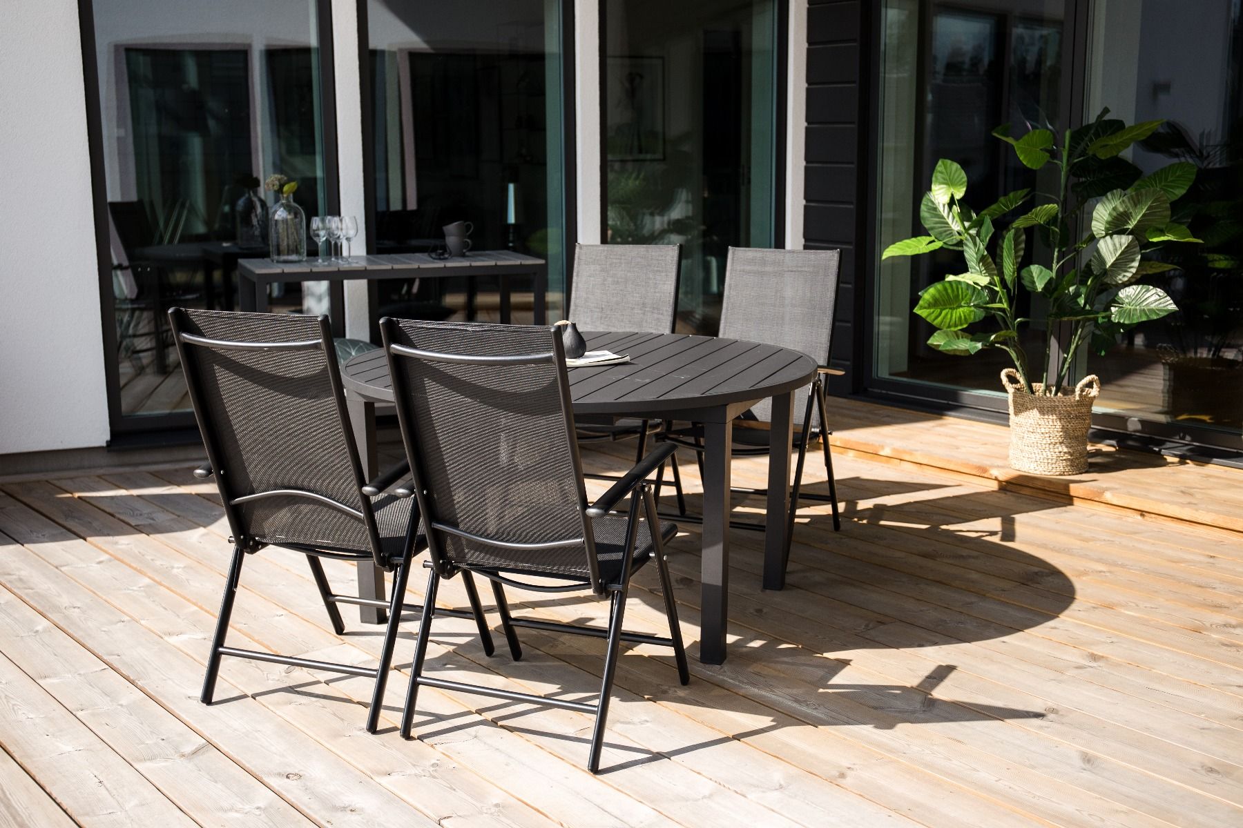 Marbella matbord 140cm med Break positionsstolar