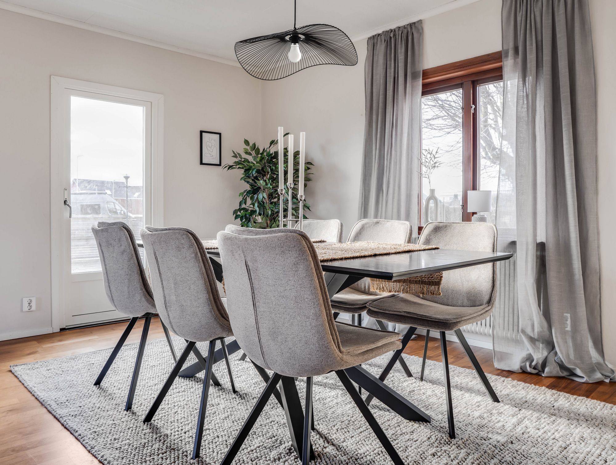 Piazza matbord med Andrea stol 