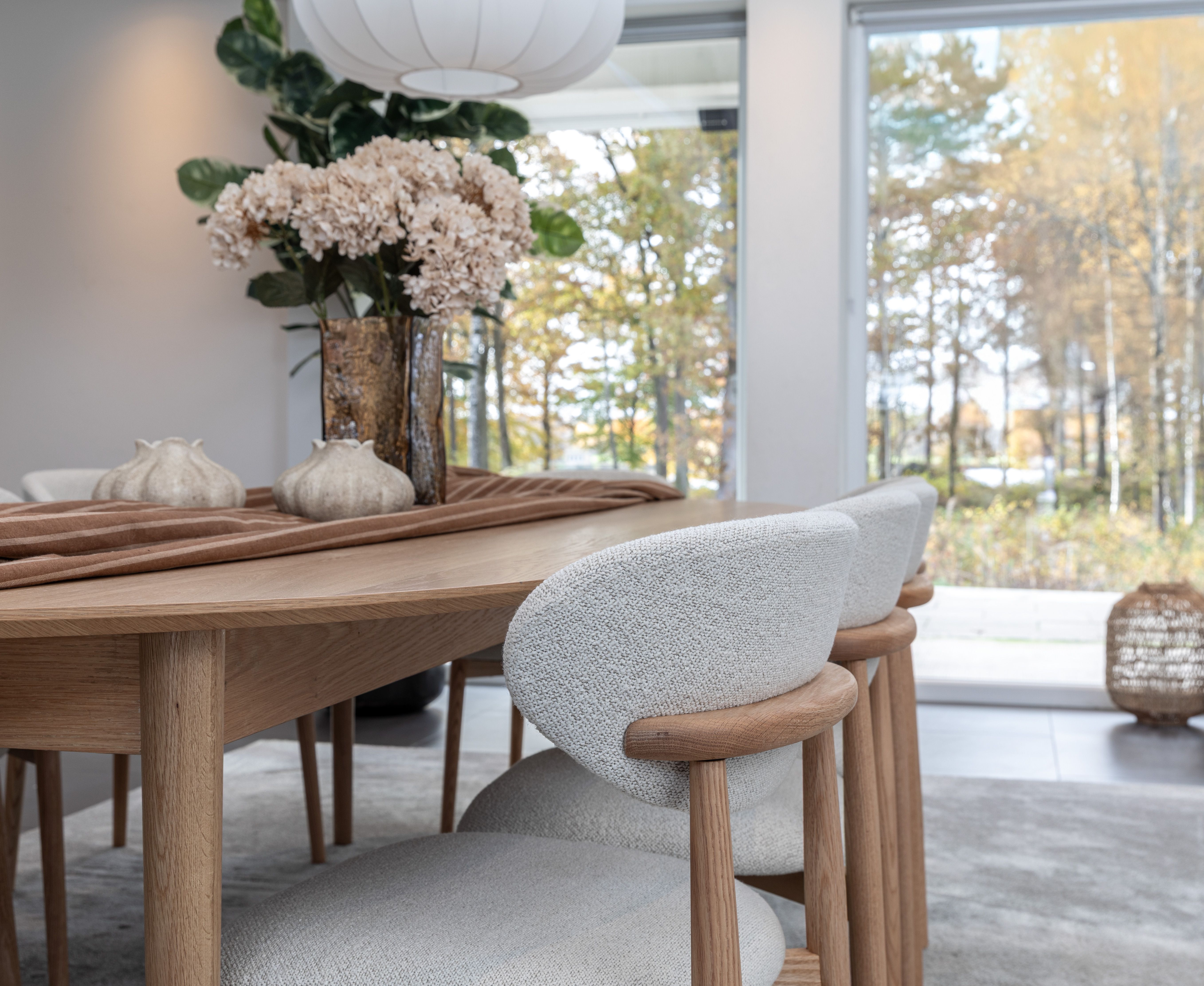 Oskar matgrupp ek 260x130cm med 8 Le chic stolar