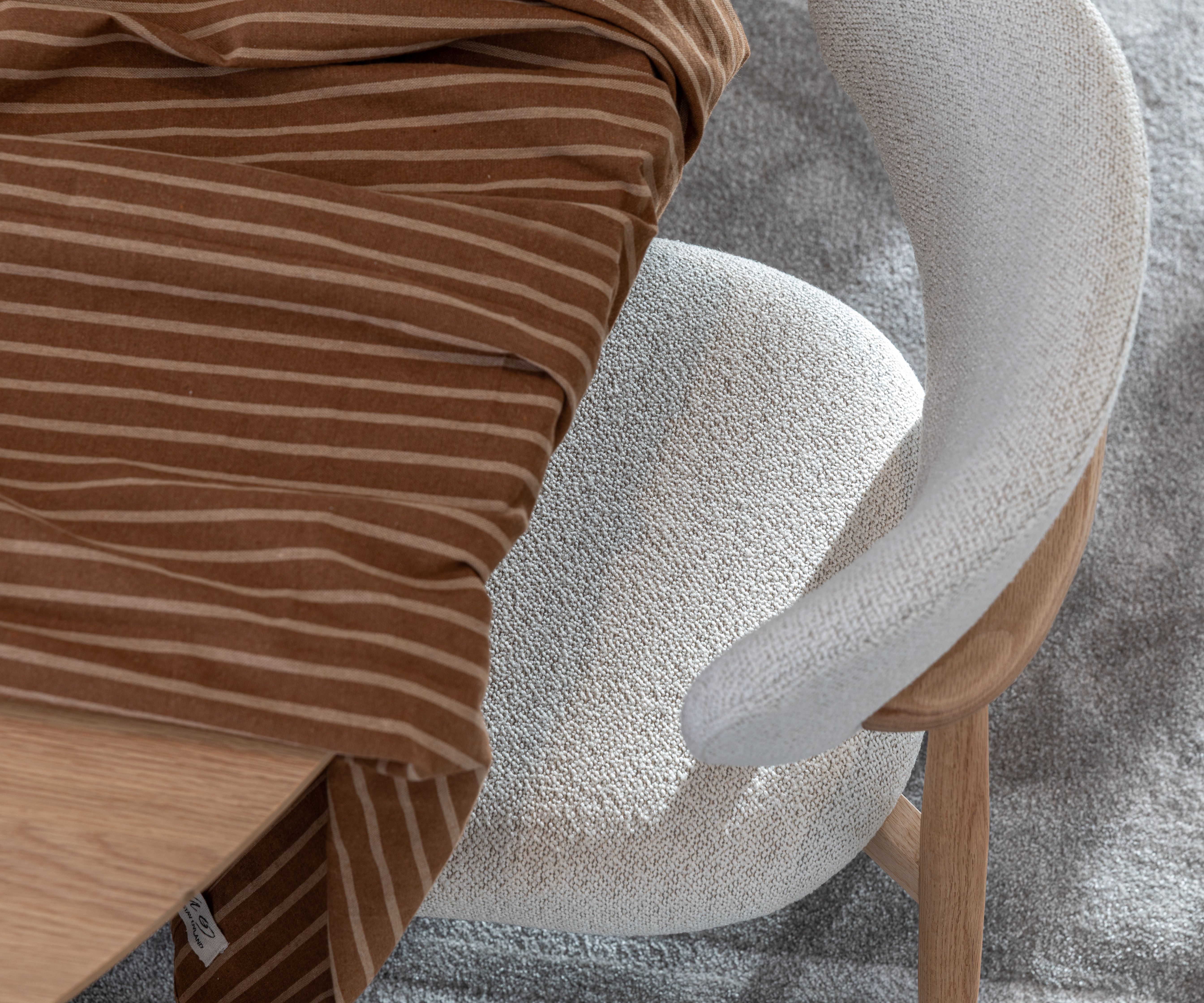 Oskar matgrupp ek 260x130cm med 8 Le chic stolar